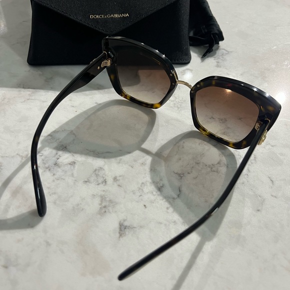 Dolce & Gabbana Sunglasses Heart detail - Picture 3 of 4